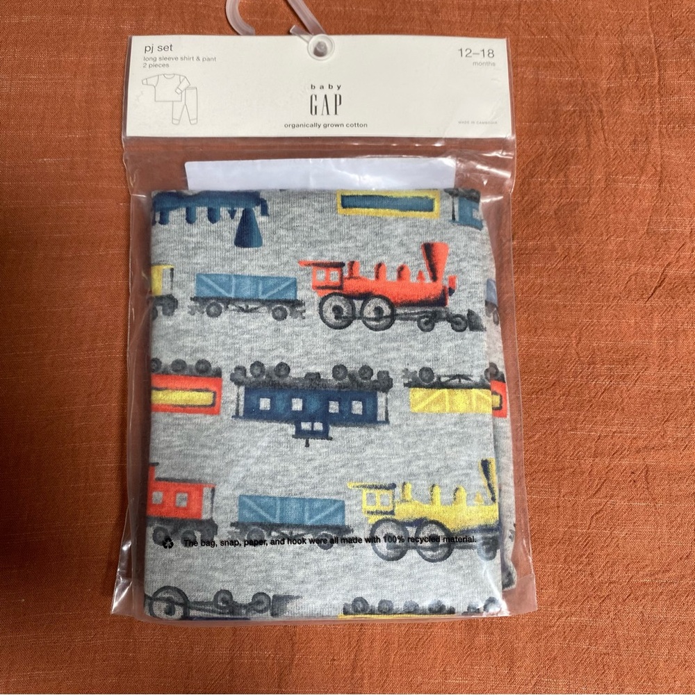 Baby Gap new 12-18 months baby pajamas; gender neutral
